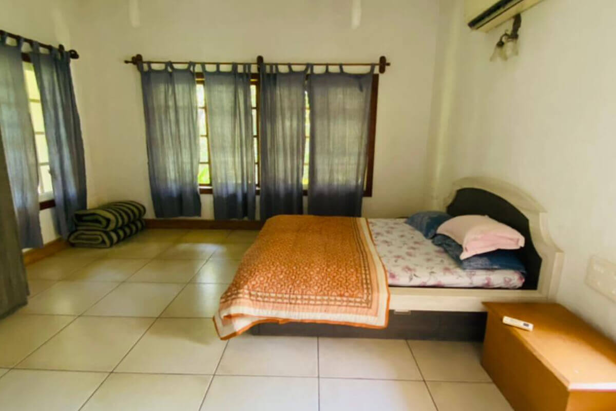 3bhk-bungalow-for-sale-at-alibaug-bedroom